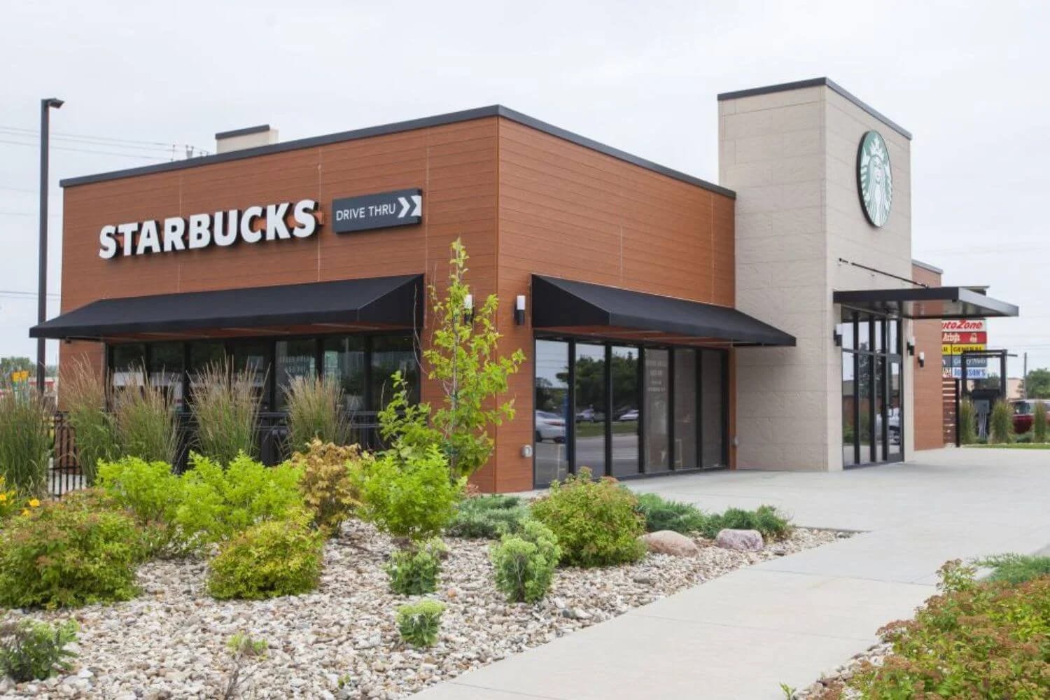 Net-leased retail property with national credit tenant